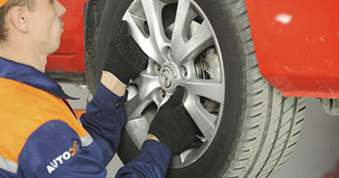 马自达3 2004款举升车辆步骤3-4