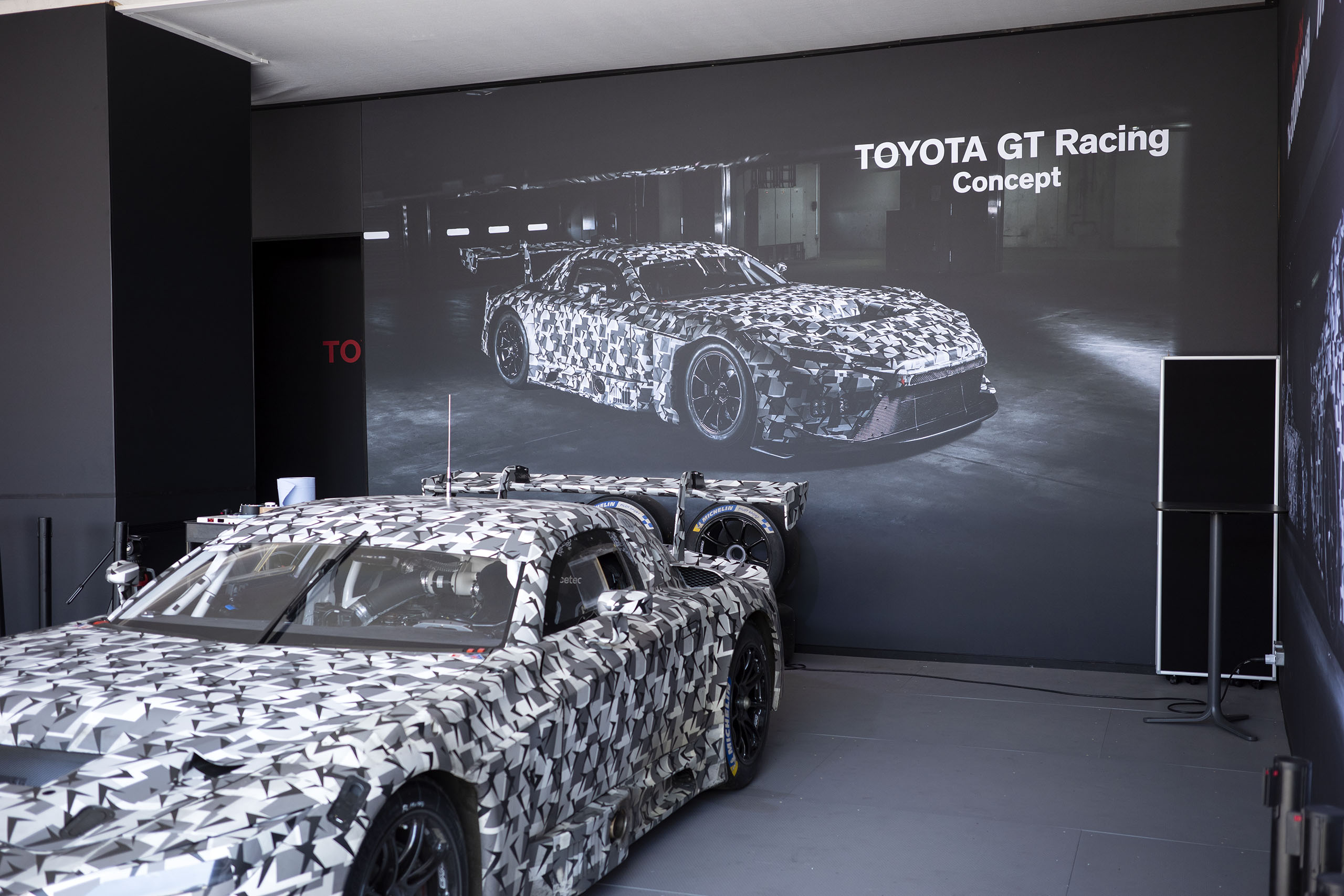 Вид сбоку на концепт Toyota GT Racing в Гудвуде