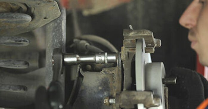 Reemplazo rodamiento de rueda en Mazda 3 bk 2006 1.6 por ti mismo