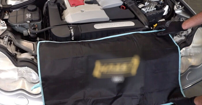 Снятие защиты крыла Mercedes