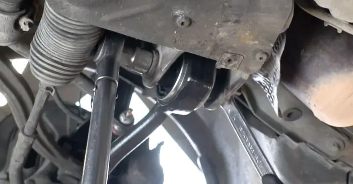 梅赛德斯W203后部连接紧固