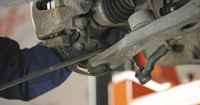 MAZDA 3 (BK) 2008年式のコントロールアーム交換方法：PDFマニュアルとビデオ手順をダウンロード