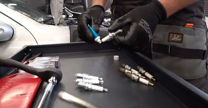 MERCEDES-BENZ C-CLASS C 200 1.8 Компрессор (203.042) Замена свечей зажигания: онлайн-руководство и видеоурок