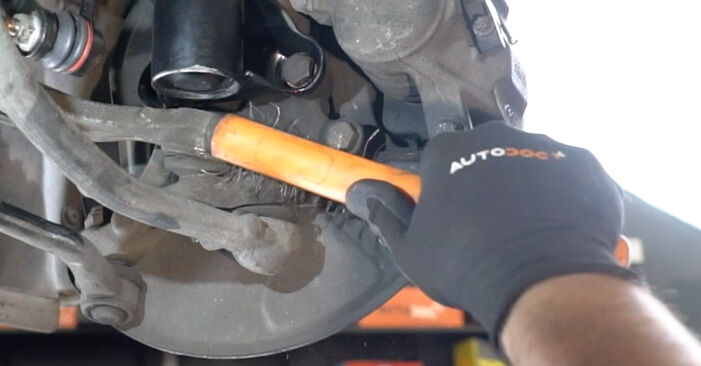 Suspension Arm Replacement on the MERCEDES-BENZ C-CLASS C 200 1.8 Kompressor (203.042): online guides and video tutorials