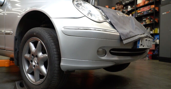 Mercedes W203 C 180 1.8 Kompressor (203.046) 2002 Suspension arm replacement: free workshop manuals
