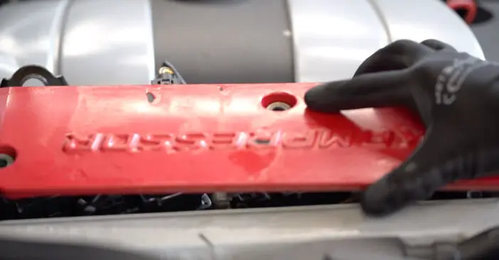 MERCEDES-BENZ C-класс Седан (W203) C 200 CDI 2.2 (203.004) 2003 Самостоятельная замена свечей зажигания