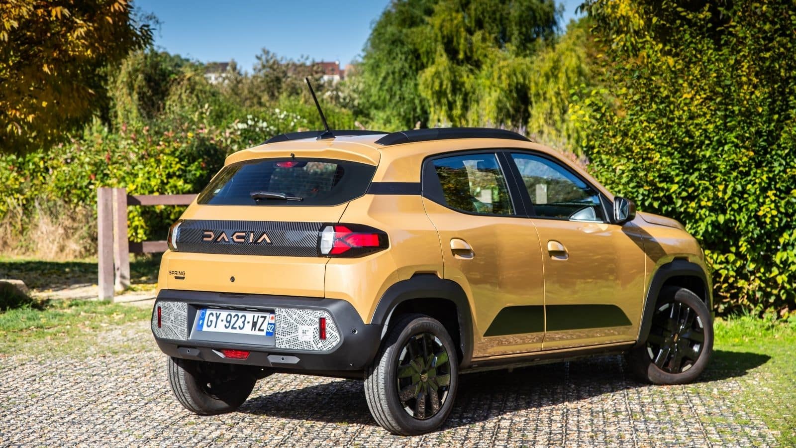 Comparativa en vídeo: Citroën C3 eléctrica vs Dacia Spring 2024