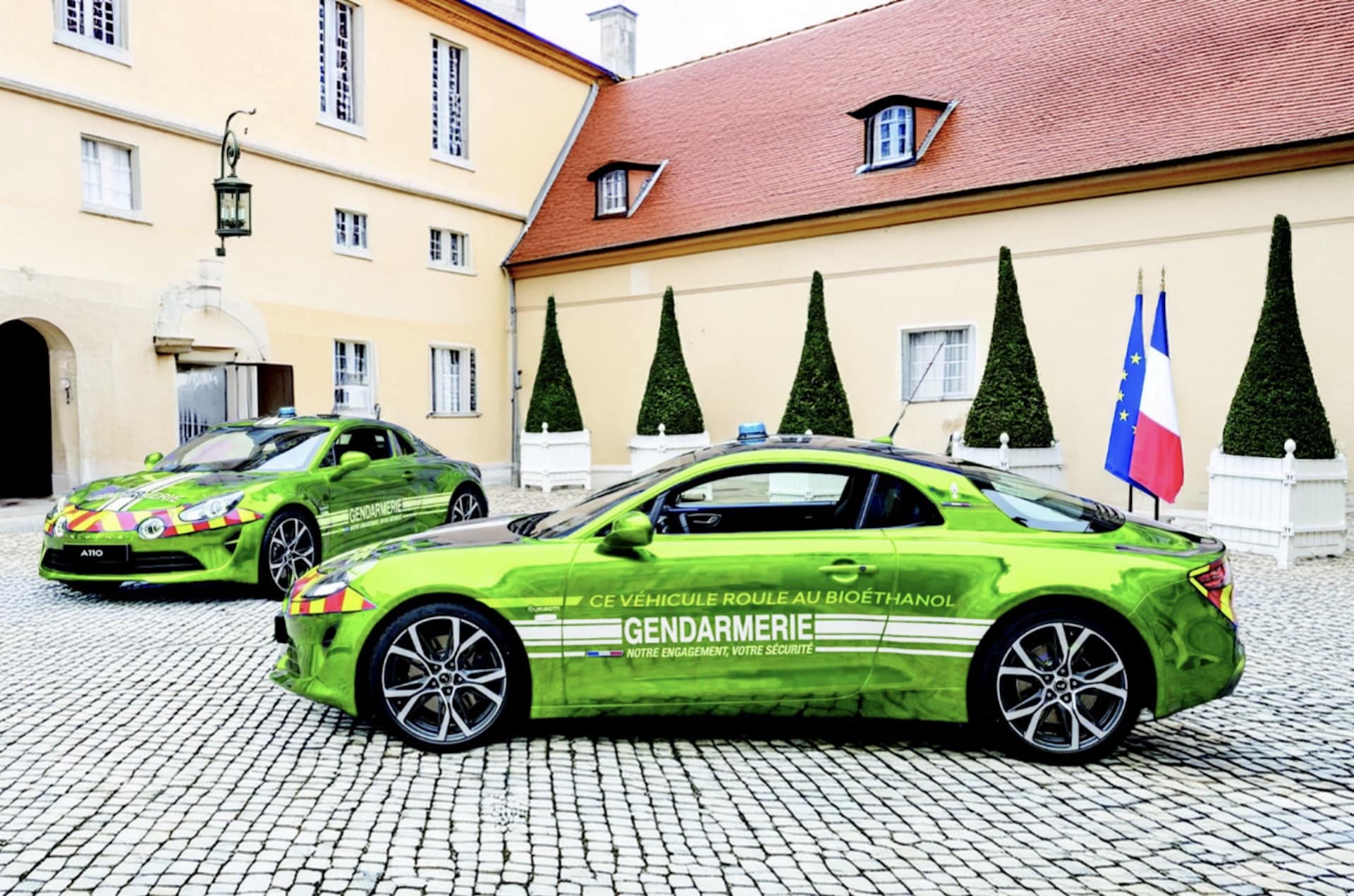 Véhicule de police utilisant du Superéthanol E85