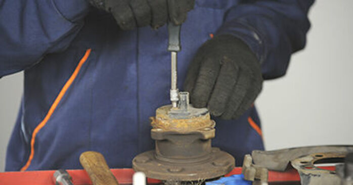 Radlagerwechsel an MAZDA 3 (BK) 2.3 MPS Turbo 2006