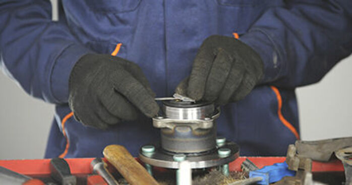 Radlagerwechsel an MAZDA 3 (BK) 2008