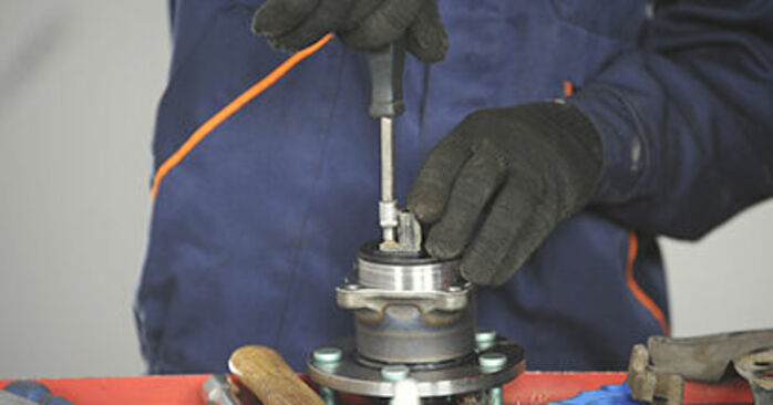 Radlager an der MAZDA 3 erneuern