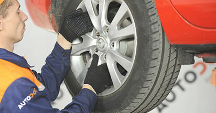 How to replace the wheel bearing on MAZDA 3 (BK) 1.6 2004 - Step-by-step manuals and video guides