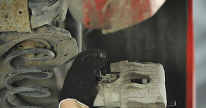 Change the wheel bearing on MAZDA 3 (BK) 2.3 MPS Turbo 2006 by yourself