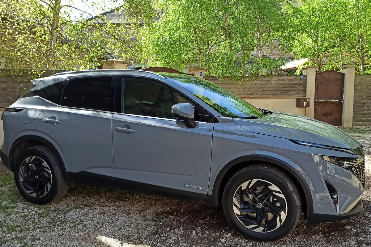 Joël with his malfunctioning Nissan Qashqai e-Power