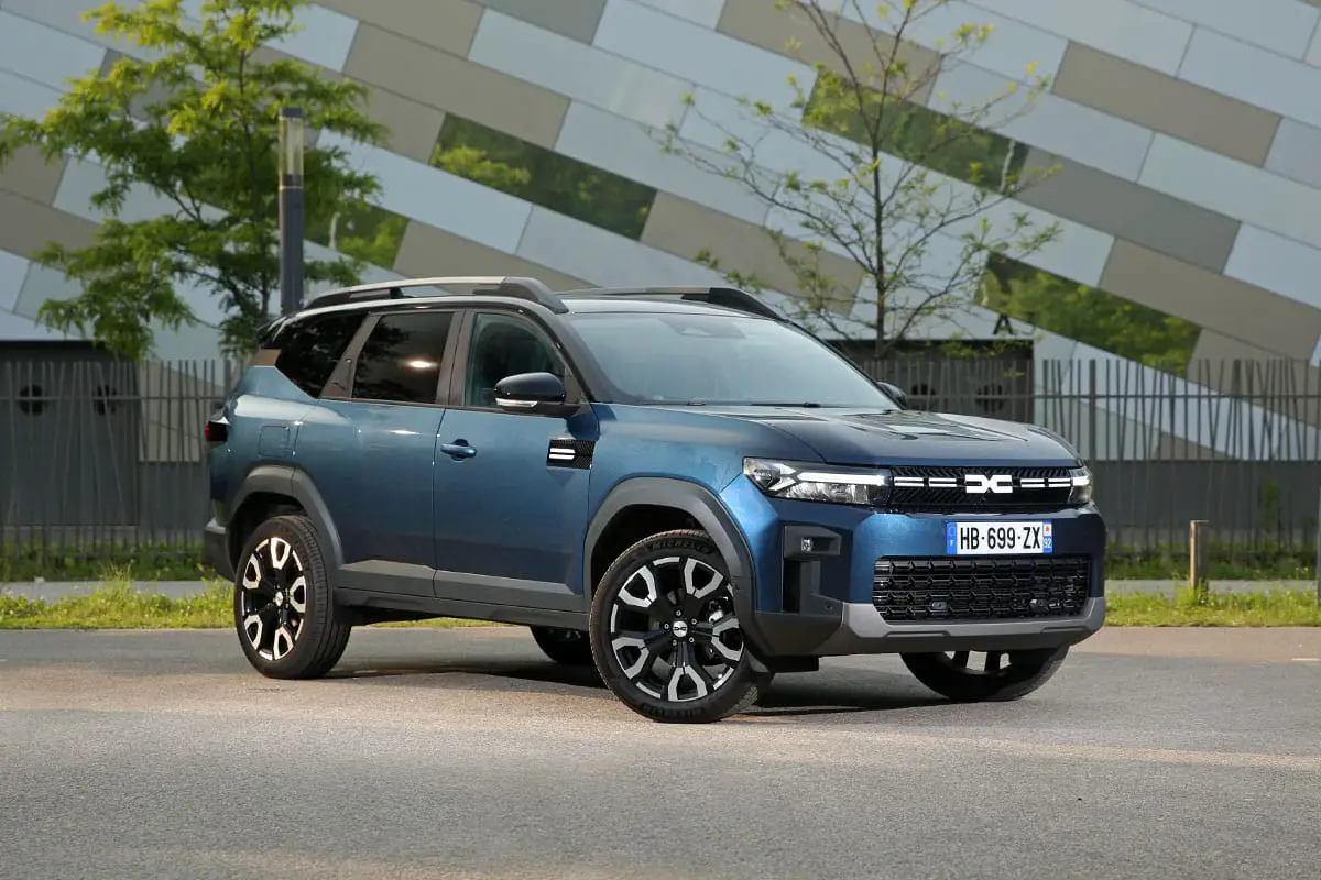 Dacia Bigster Hybrid 155 driving test