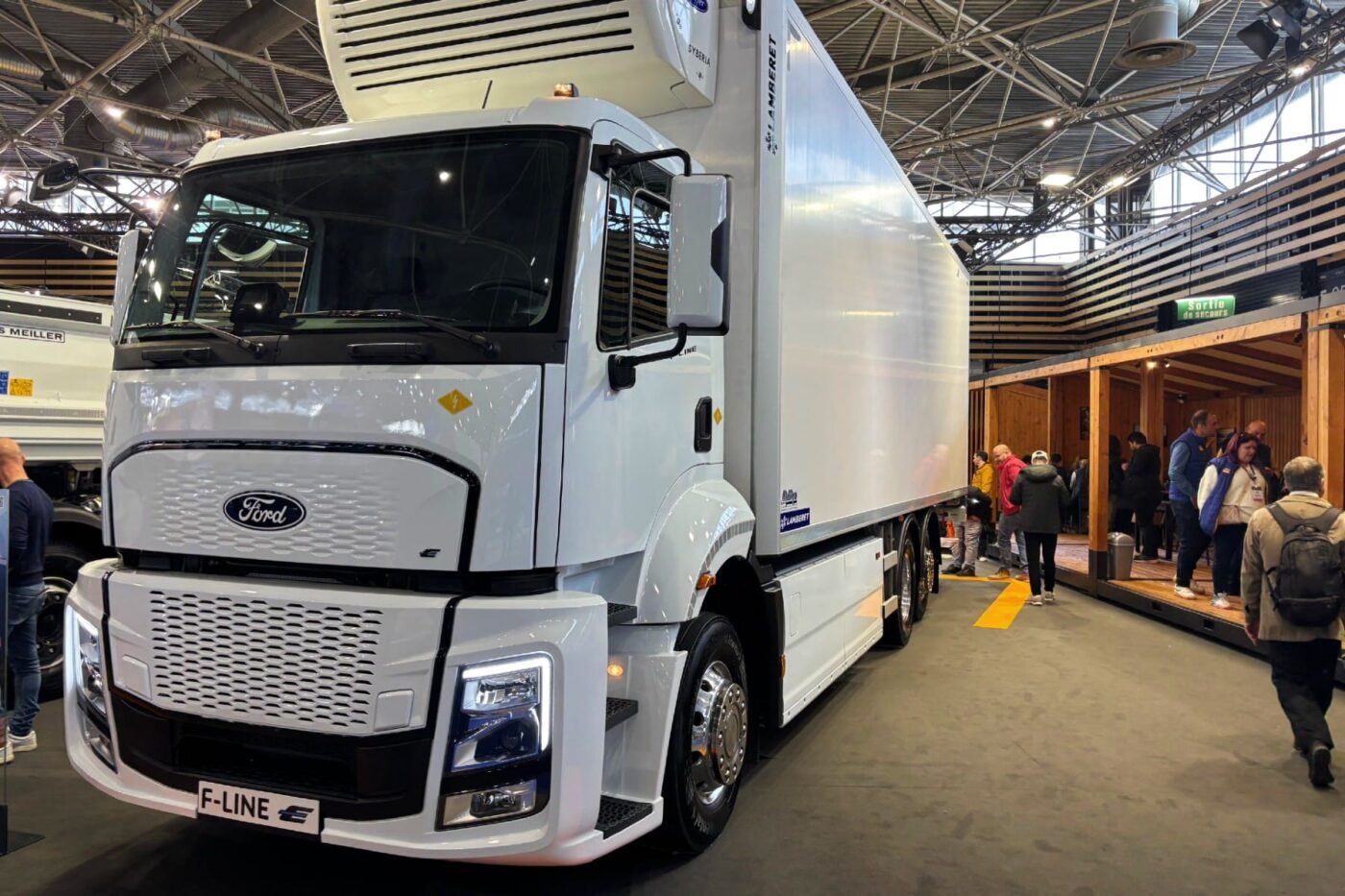 Ford F-Line E Electric Truck présenté au Solutrans 2025