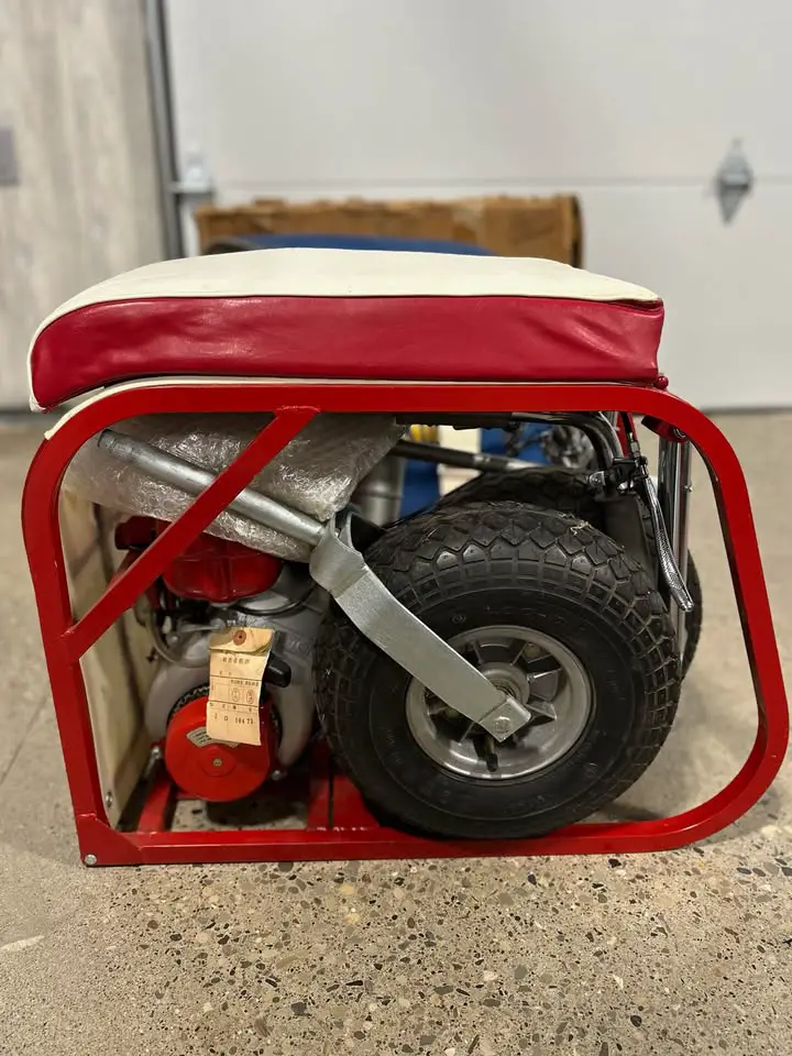 Vue de profil gauche du Fuji Go-Devil à l'état plié