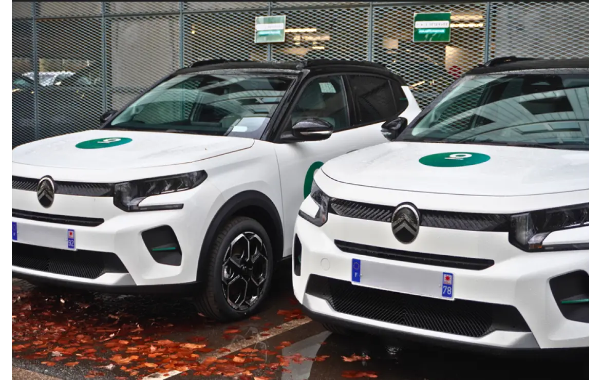 Illustration Carsharing Autos in einer Stadt