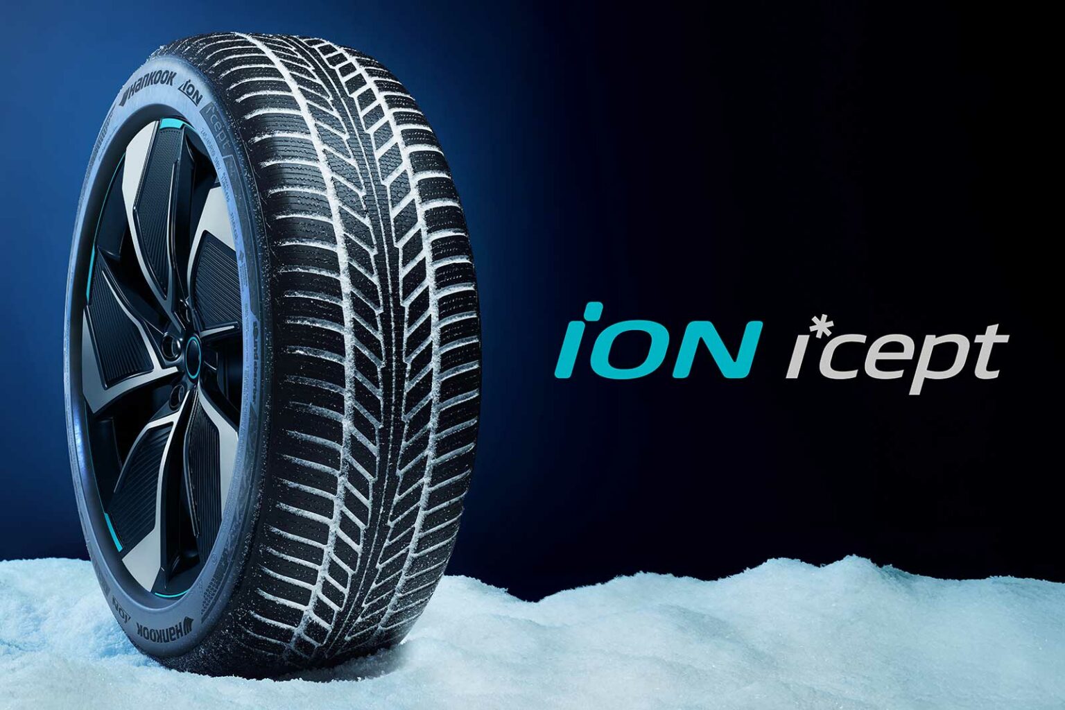 Pneu hiver Hankook iON i*cept sur une route enneigée