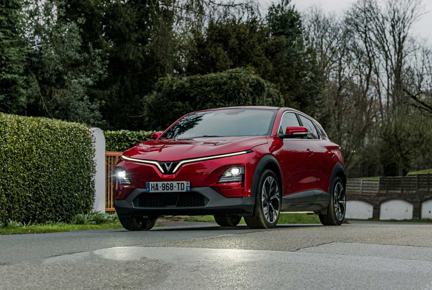 VinFast VF 6 de couleur rouge