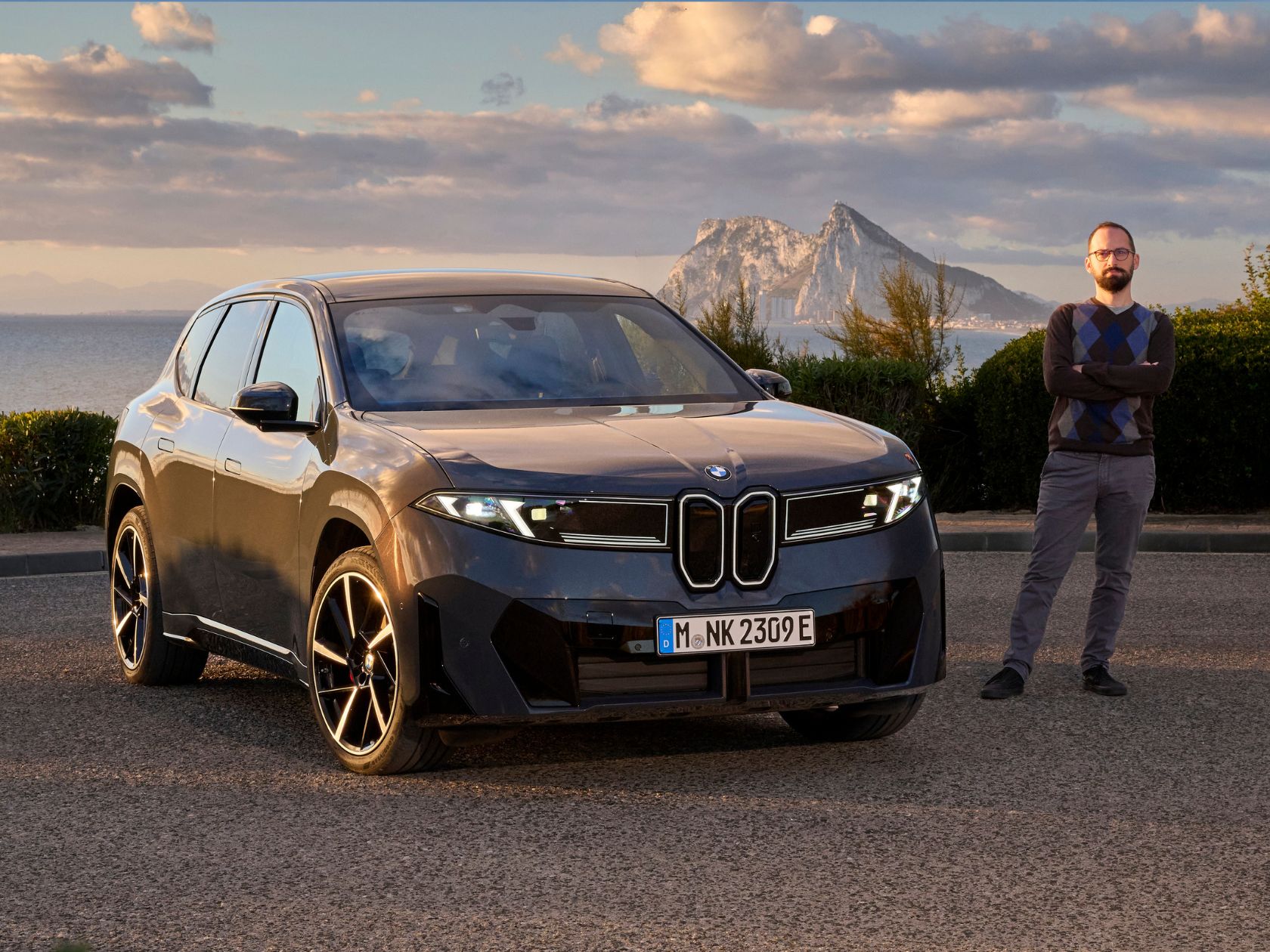 BMW iX3 2026 SUV électrique sur route