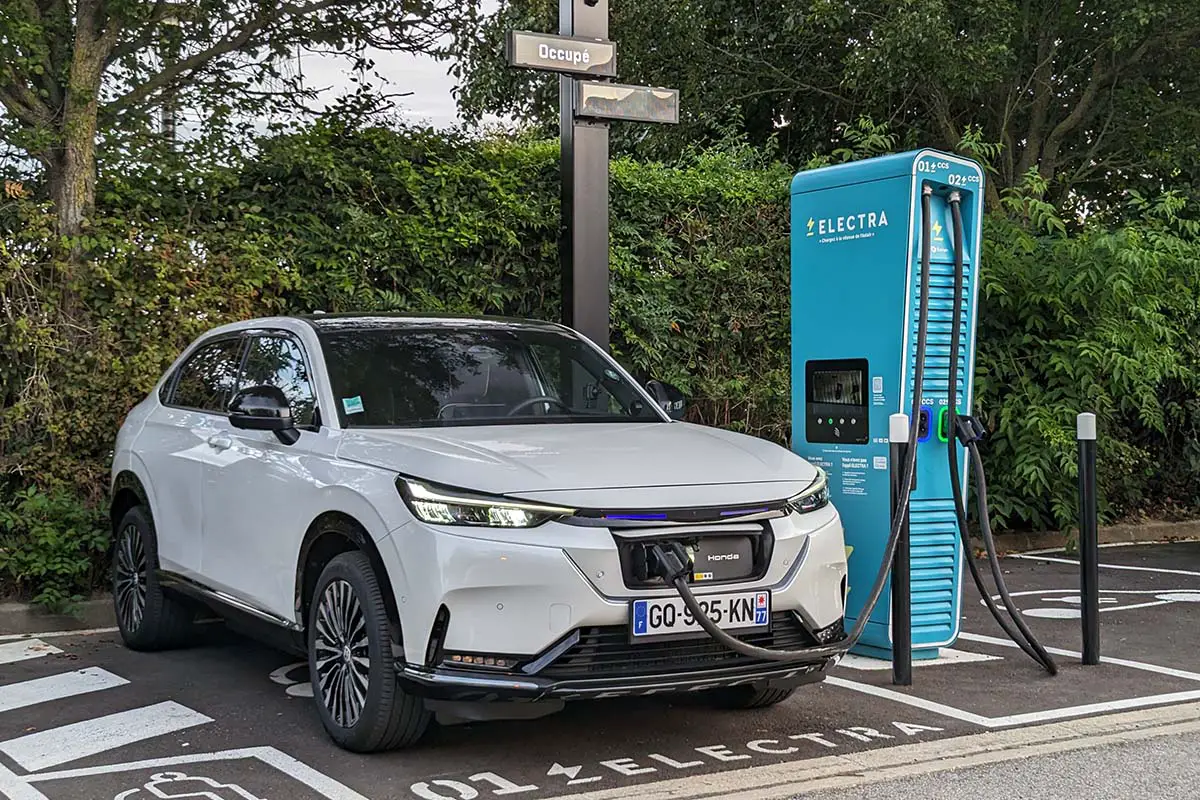 Véhicule électrique en essai sur route