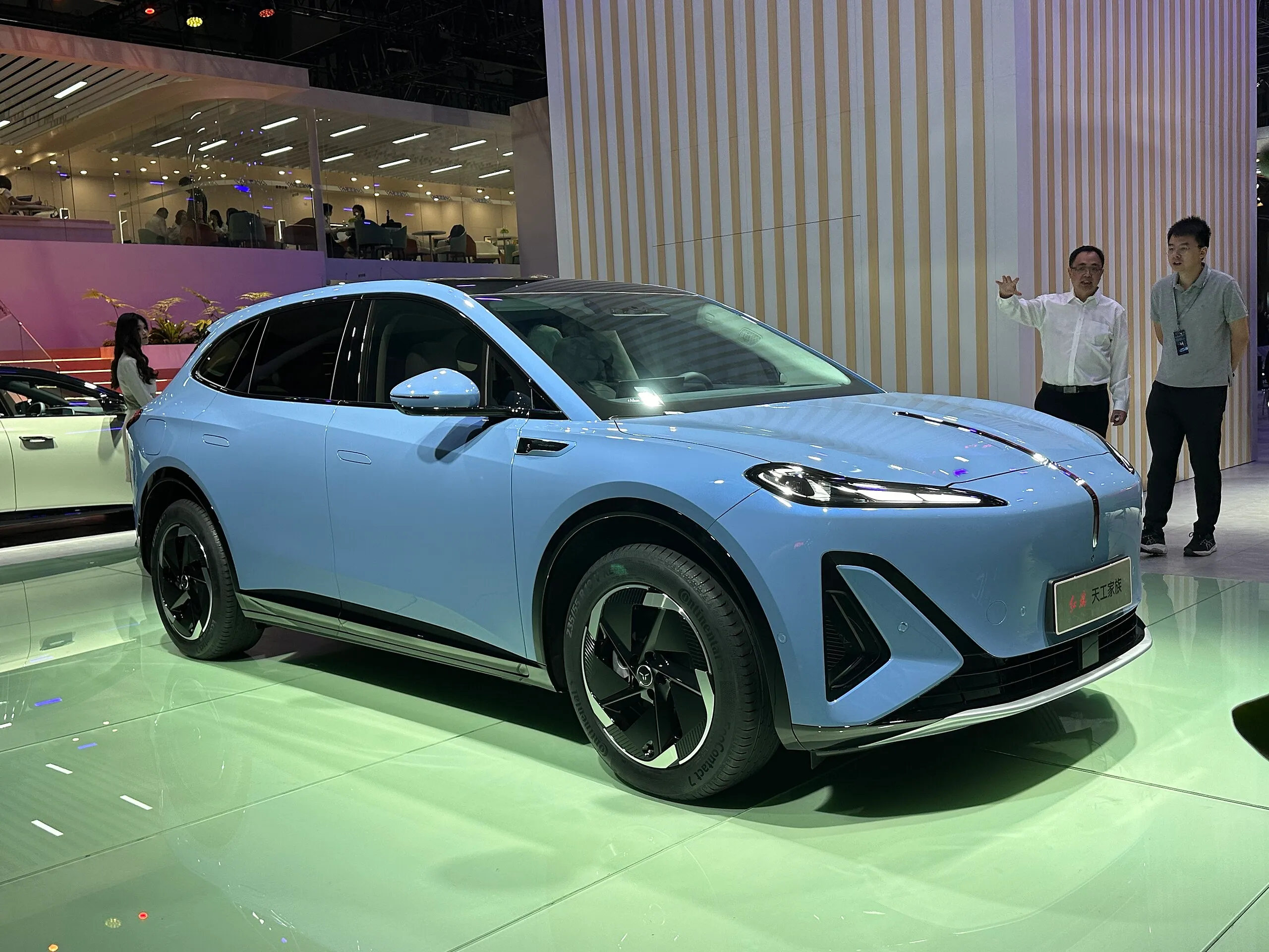 Véhicule Hongqi Tiangong 06