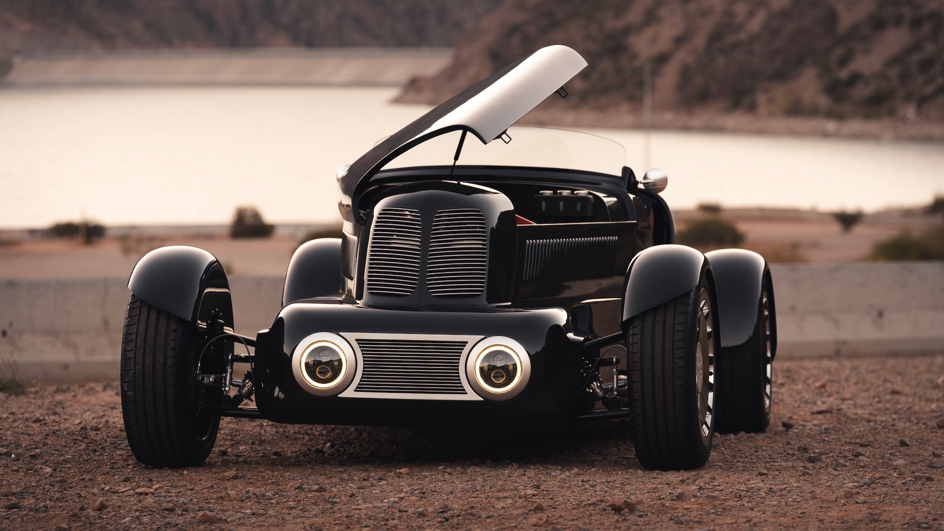 Vue avant du SP40 Restomod Speedster, montrant sa calandre et ses phares Art Déco