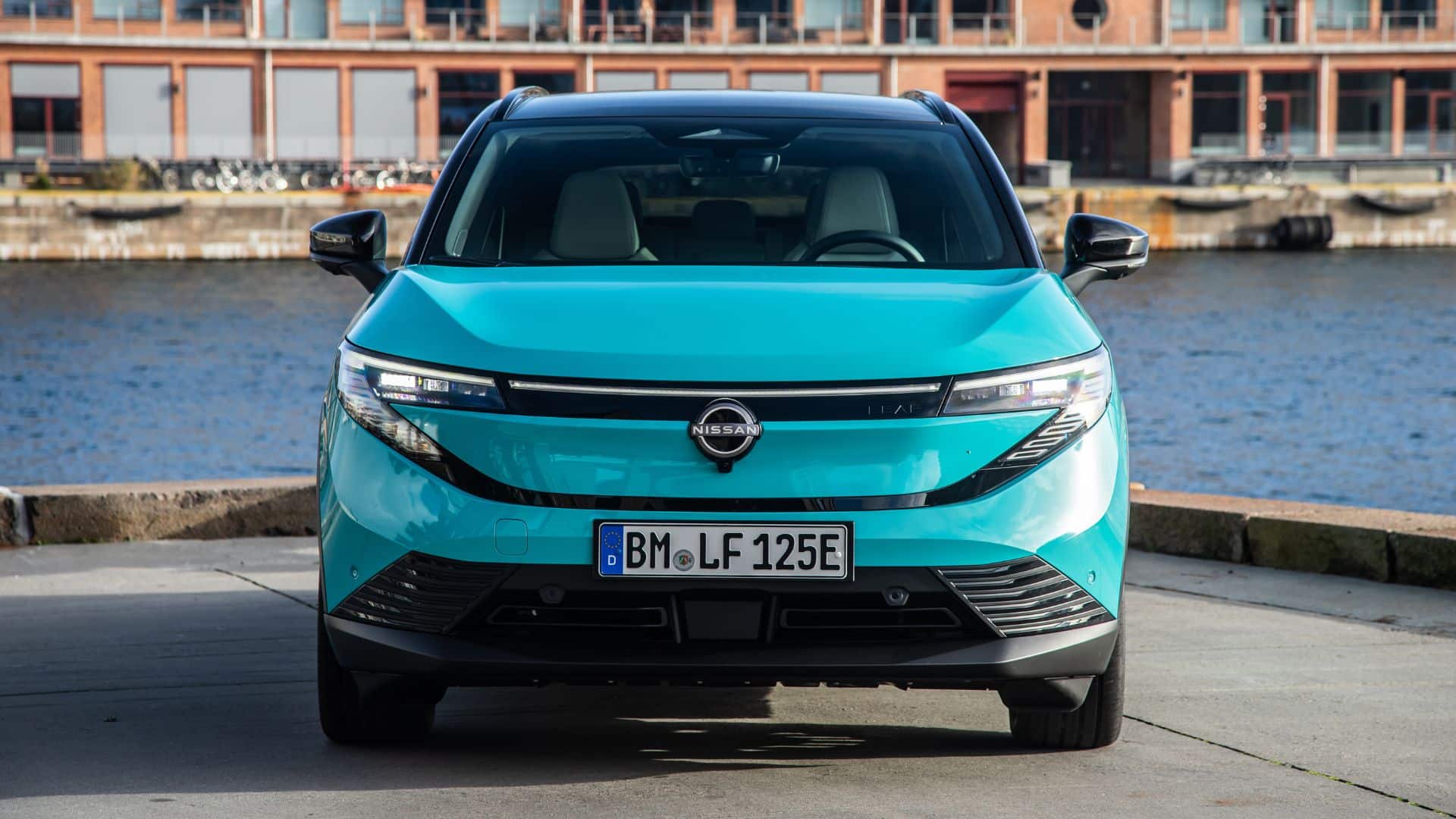 Nouvelle Nissan Leaf électrique sur la route