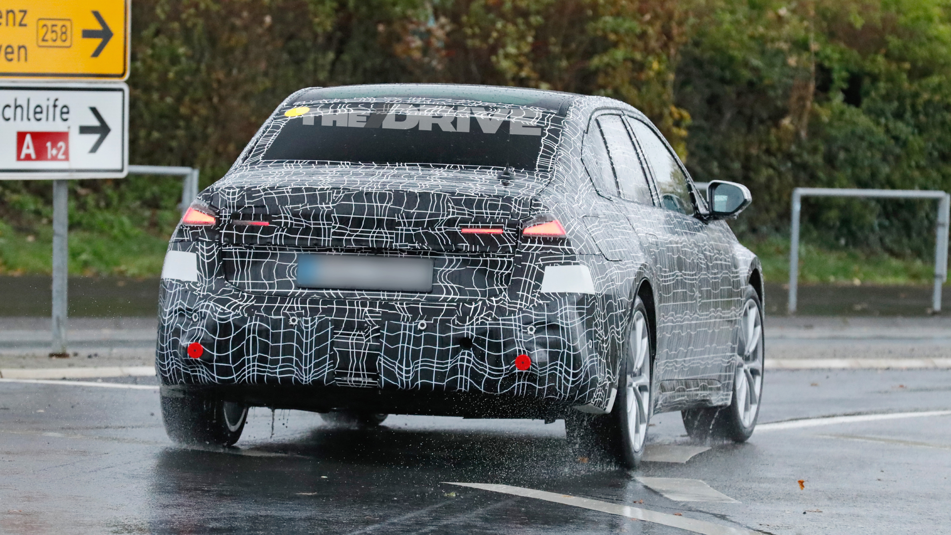 Spy shot de la future BMW i3 électrique camouflée
