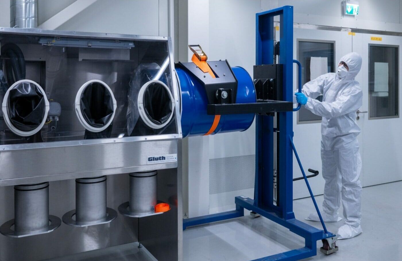 Vue intérieure du centre de recyclage de batteries BMW CRCC en Allemagne montrant des installations industrielles modernes