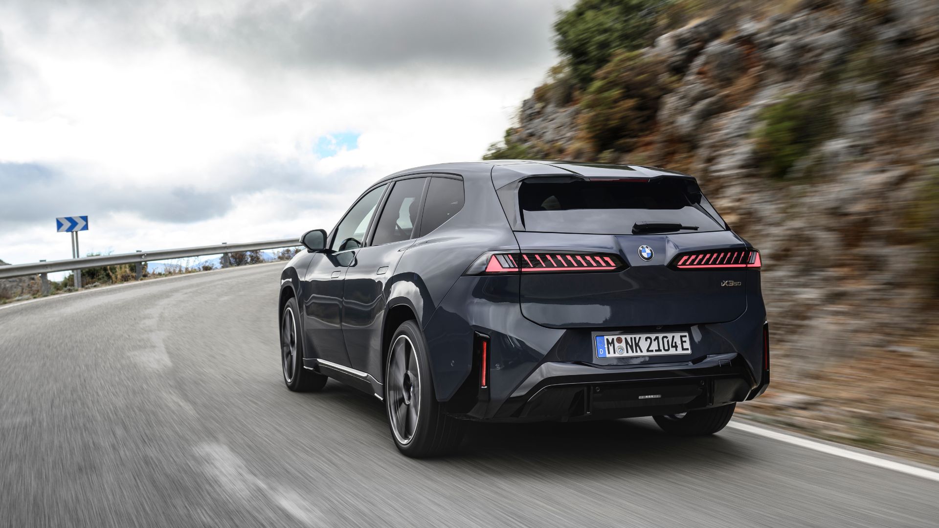 BMW iX3 2026 SUV électrique sur route