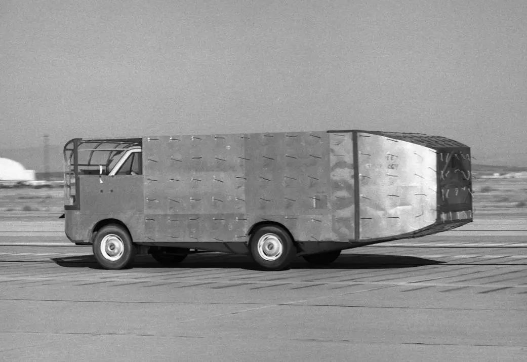 Ford van modifié pour les tests aérodynamiques par la NASA.