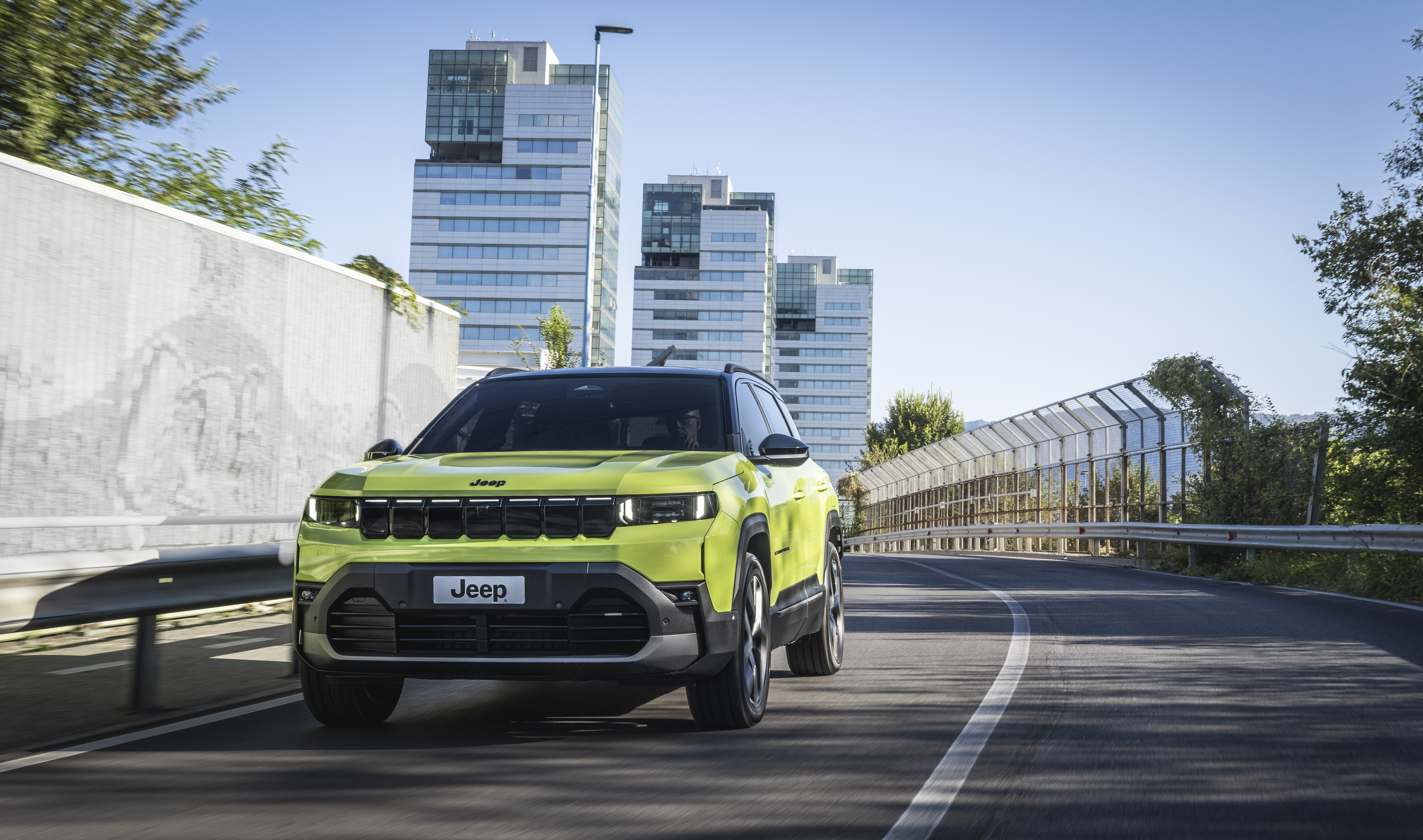 全新Jeep指南者插电混动SUV