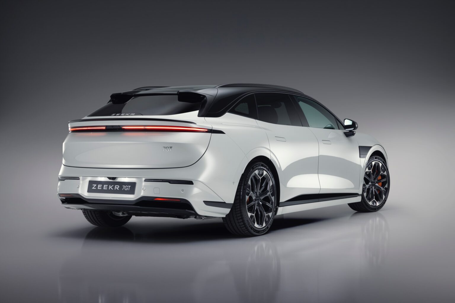 Zeekr 001 break électrique vue de côté