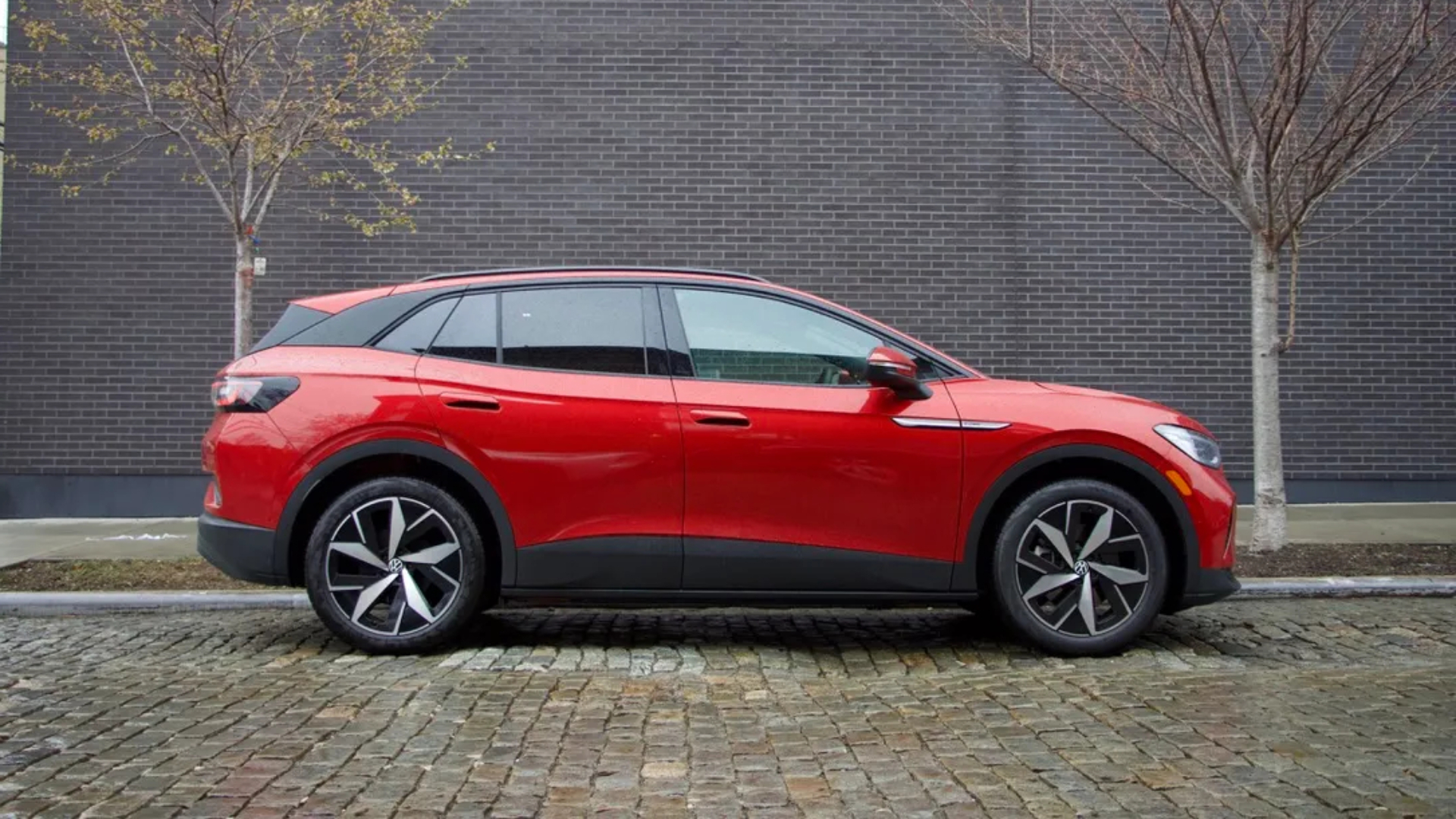 Comparaison côte à côte du Volkswagen ID 4 prototype 2027 et du modèle 2024