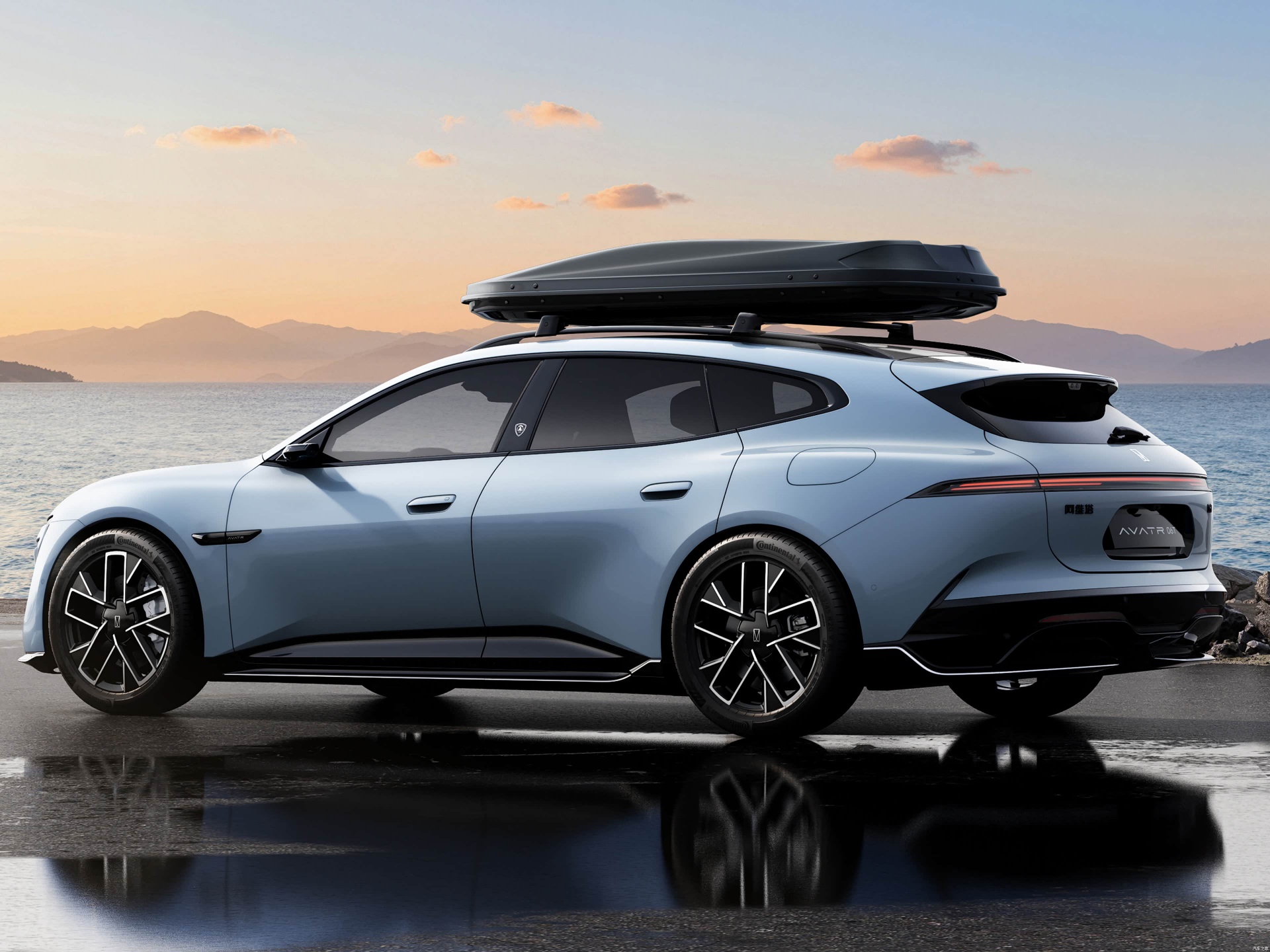 Avatr 06T electric wagon front side view