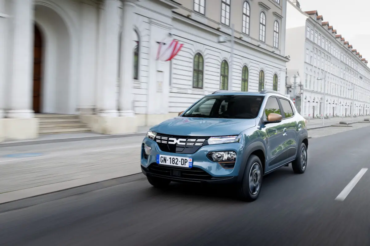 Dacia Spring 65 ch 2023 de profil
