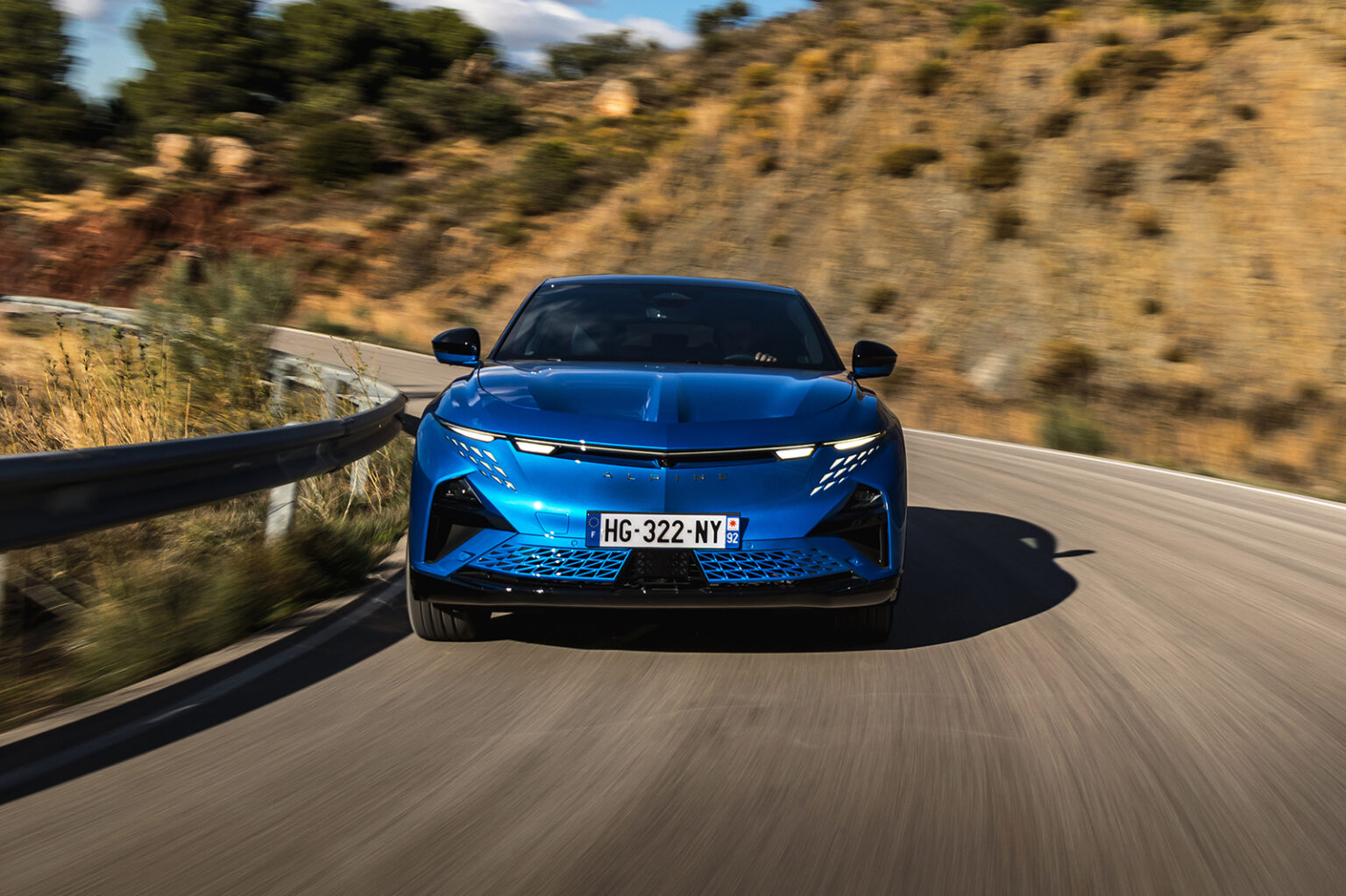 Alpine A390 GT на дороге