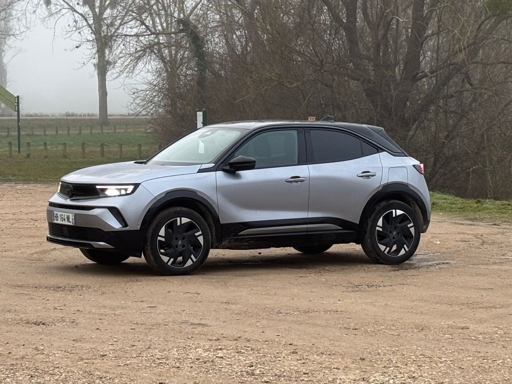 Opel Mokka électrique SUV compact profil