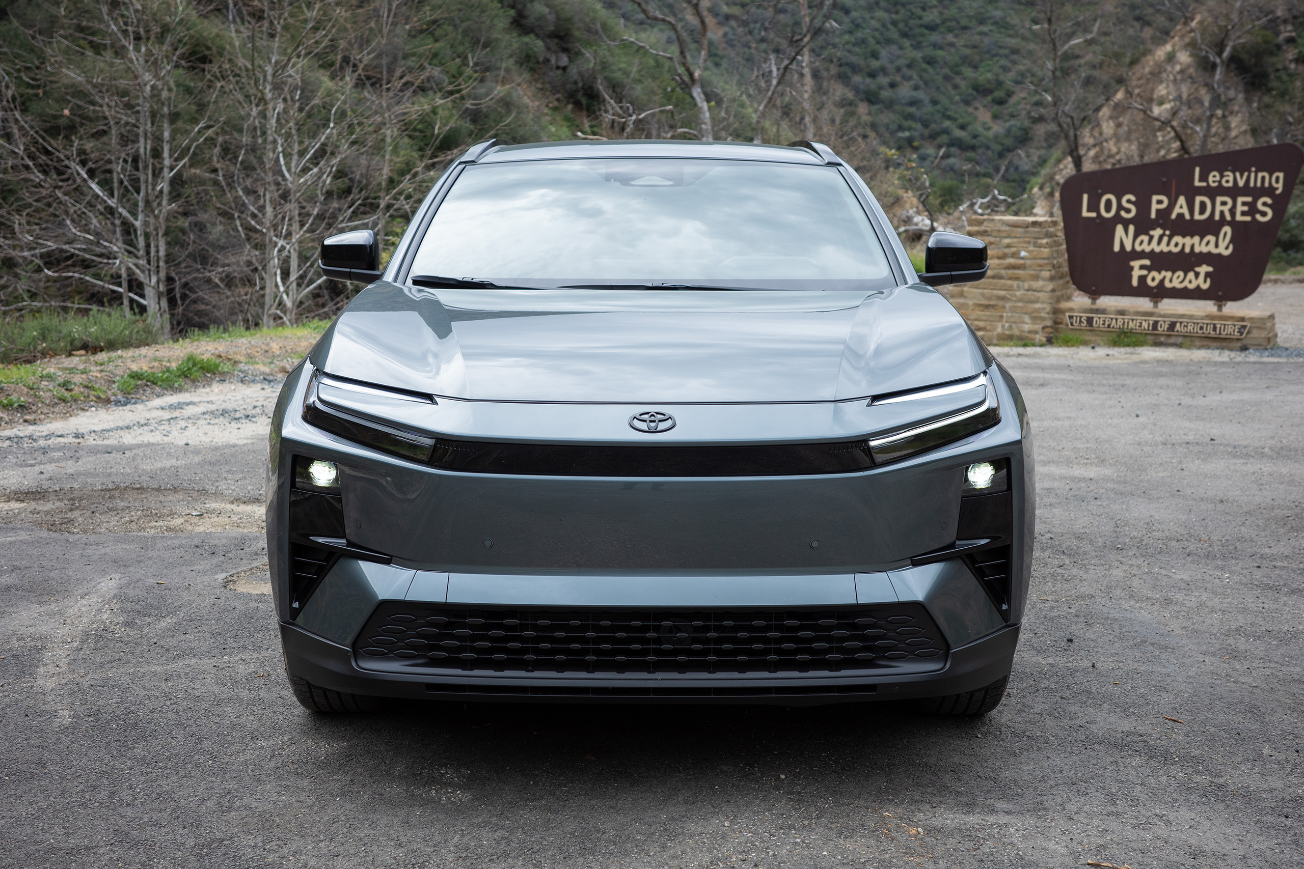 Toyota C-HR 2026 vue de profil arrière