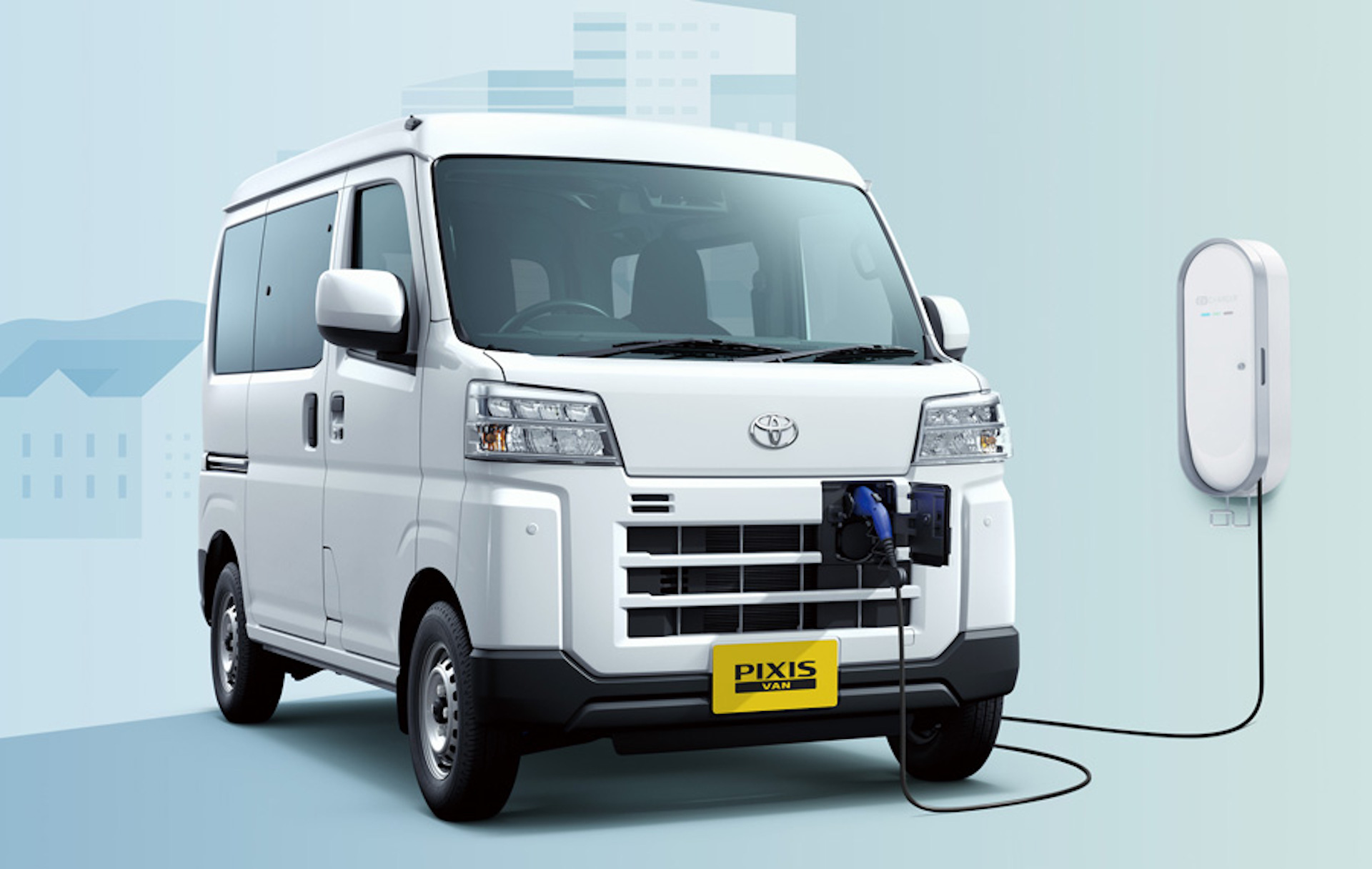 Toyota Pixis Van elektrisch, eine weiße Kei-Car im Stadtverkehr