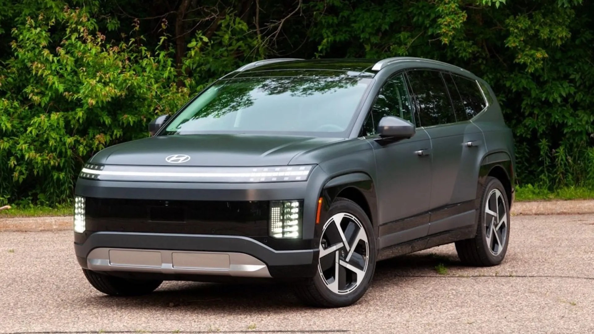 Photo de la Hyundai Ioniq 9, vue de profil