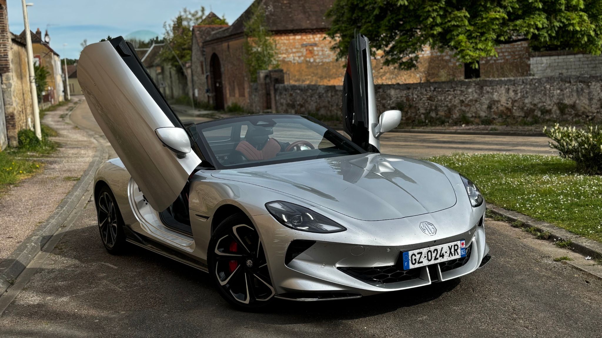 MG Cyberster sur circuit