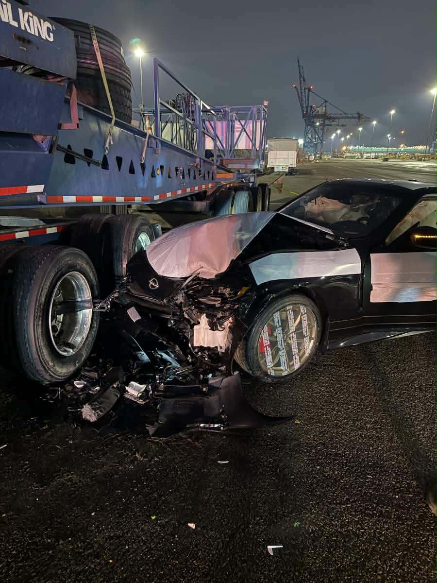 Détail des dégâts sur la Nissan Z Heritage Edition