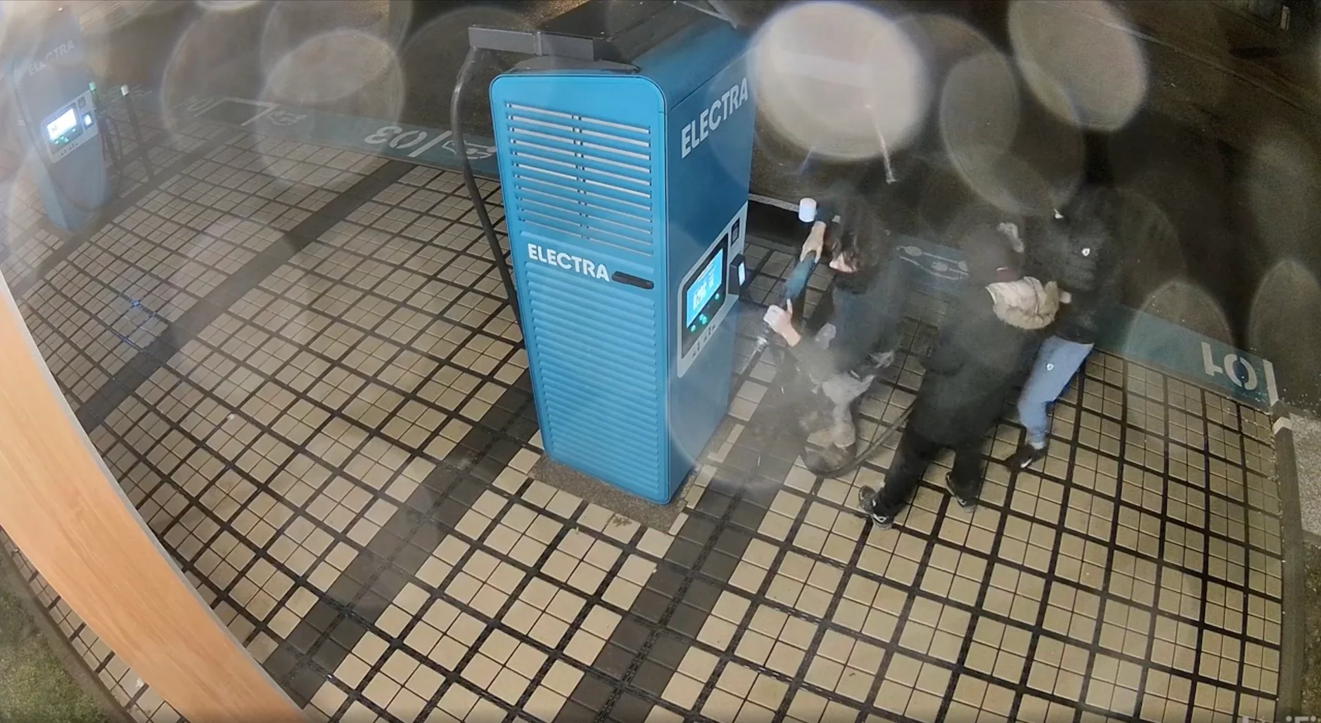 Illustration du vol de câbles de recharge pour voiture électrique