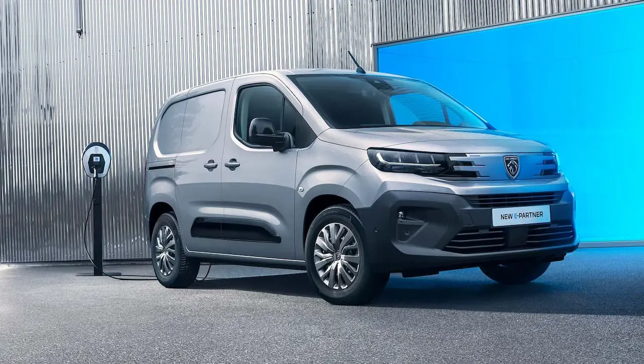 Peugeot Partner électrique en recharge